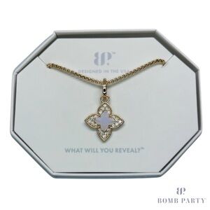 Bomb Party Necklace NK76322 Hurry Take Clover